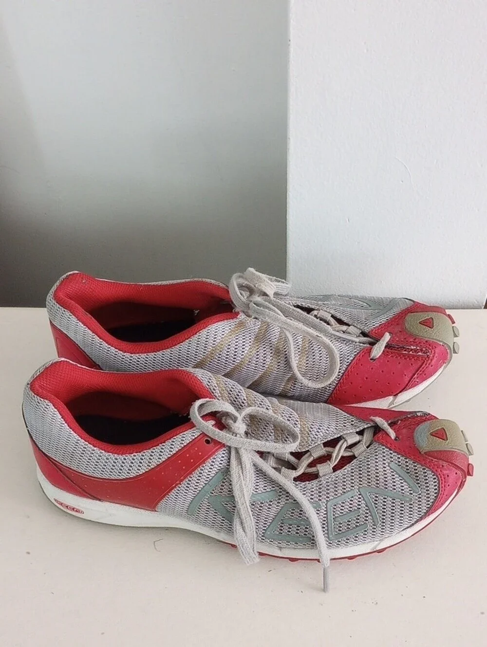 Keen Trail Running Women's Gray and Burgundy Maroon Athletic Shoes Size 7